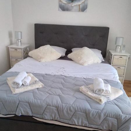 Romance Apartment Podstrana Luaran gambar